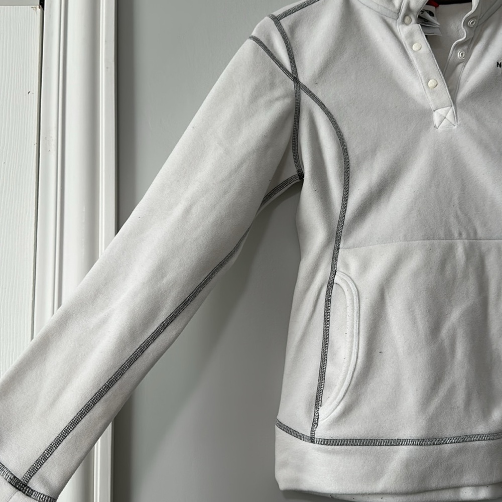 North face white pull over - Picture 3 of 5
